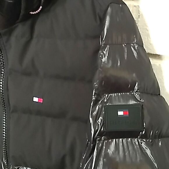 Tommy Hilfiger NWT Men's Black Shine Hooded Puffer Coat. Size Small - Picture 8 of 16